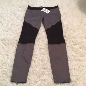 HUE Leggings